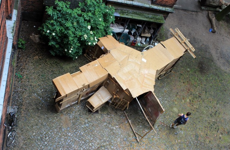 1_TEMPEL DER MEDUSA_VISTA DE LA INSTALACIÓN (EXTERIOR)_FRAPPANT e.V., HAMBURG, JUNIO DE 2014_FRANCISCO TOMSICH (Copiar)